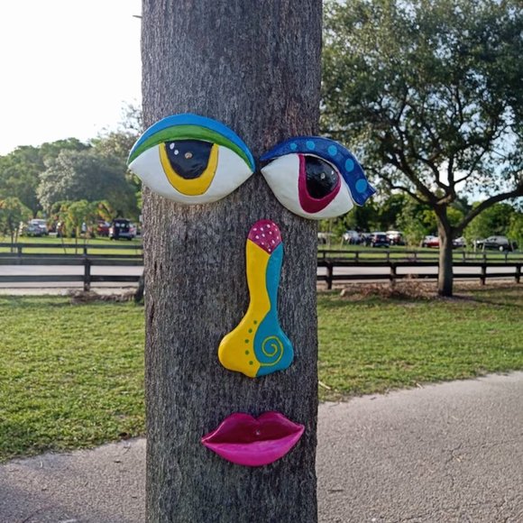 Tree Face Colorful garden decoration Decor Outdoor Fun - Picture 7 of 10